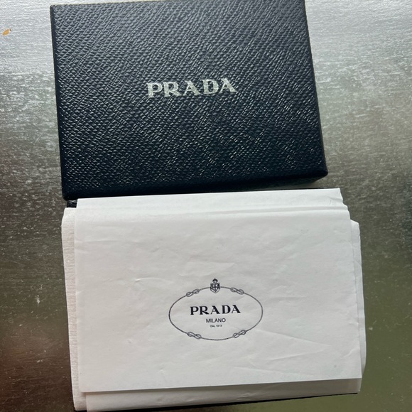 Prada card holder. Comes with authentication card from Prada - Picture 3 of 5